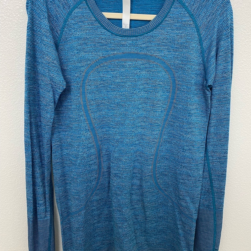 Lululemon Athletica Blue Long Sleeve Top in Size 10
